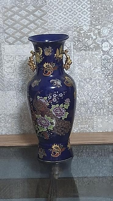 Vazalar: Bir vaza, Keramika — 1