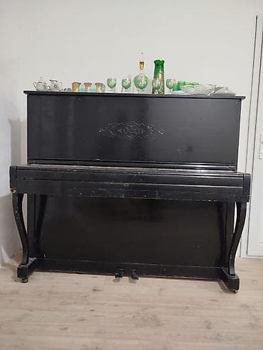 Qara rəngli akustik pianino satılır. Upright tipli klassik korpusa — 2