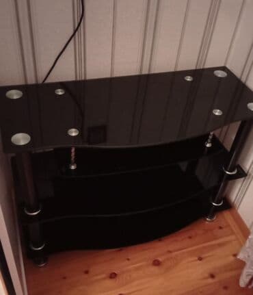 paxlava altlığı: Tv altdigi satilir qara reng suseden 30 azn — 1