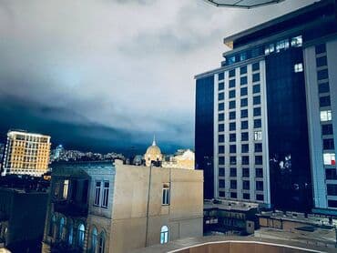 yeni guneslide 5 otaqli evlerin qiymeti: 3 otaqlı, Yeni tikili, 195 kv. m — 4