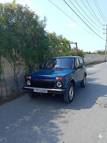 oturacaq vaz: Lada Niva (VAZ 2121) – mavi rəngli, 3 qapılı off-road SUV — 3