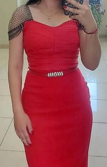 95 manata alınıb. 1 dəfə geyinilib. 30 manata satılır. Qırmızı rəngdə — 1