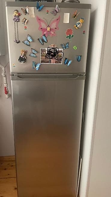 Gümüş rəngli ikiqapılı soyuducu - Üst kamera: dondurucu (ayrı qapı) — 1