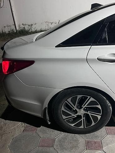 sonata stopu: Hyundai Sonata: 2.4 l | 2010 il Sedan — 4