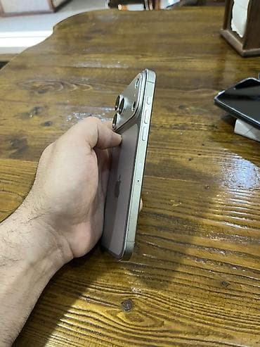 ayfon 4: IPhone 15 Pro Max, 256 GB, Gümüşü, Simsiz şarj — 4