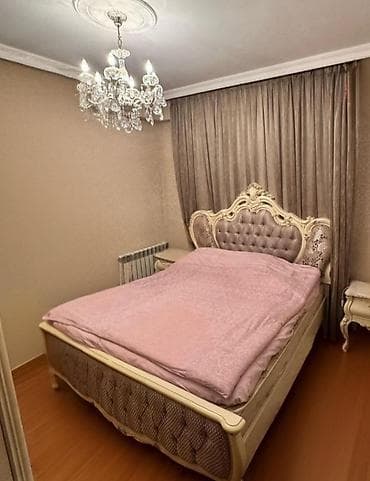Nizami Moll, Nizami metronun garşisinda arxitektur daş binadir — 8
