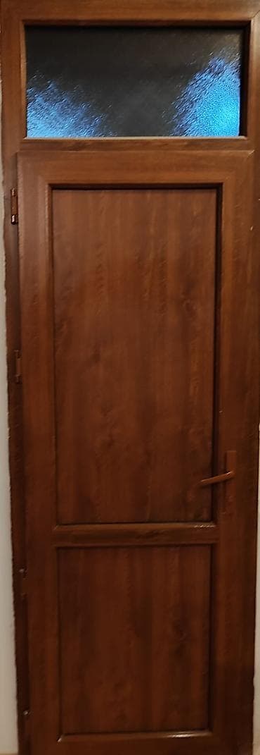 seyfi qapi: Taxta interyer qapısı — 1