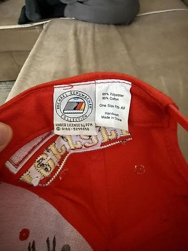 namaz geyimi: Michael Schumacher kolleksiyasından qırmızı rəngli kepka. Kepkanın ön — 3