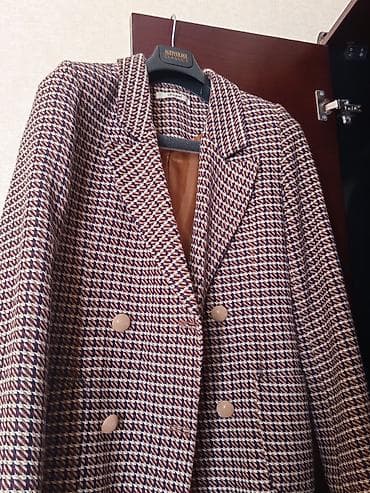 klassik geyimler: Qadın tweed palto – ikiqat düyməli, xəzəl tonlarında xırda — 2