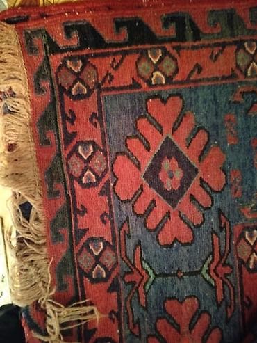 qədimi kilim: Qırmızı-mavi tonlarda əl toxuması xalça - Naxış: Mərkəzdə iri — 5