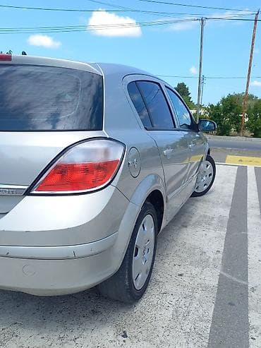 Opel Astra: 1.3 l | 2006 il 245000 km Hetçbek