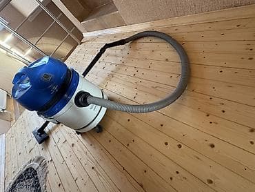 Sənaye tipli tozsoran – mavi/ağ gövdəli, təkərli model Xüsusiyyətlər