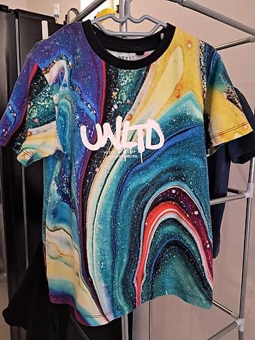qara bodiklər: Uşaq T‑shirt dəsti – 4 ədəd - Qara T‑shirt: ön hissədə çoxrəngli şir — 2