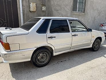 r16 disk 4 bolt: VAZ 2115 avtomobili, gümüşü rəngdə sedan kuzovlu modeldir. Şəkillərdə — 7