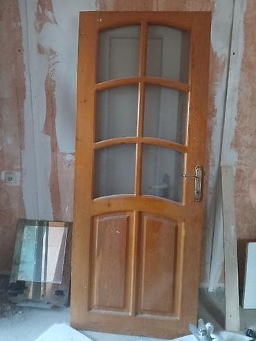 qapi ustu asmalar: Fındıq ağacından hazırlanıb.Çoox keyfiyyətli qapılardı, bu qapıdan 3 — 3