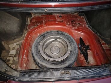 bmw f30 qiyməti: Hyundai Elantra sedan, qırmızı rəng. Arxa hissədə “Elantra” və “GLS” — 4