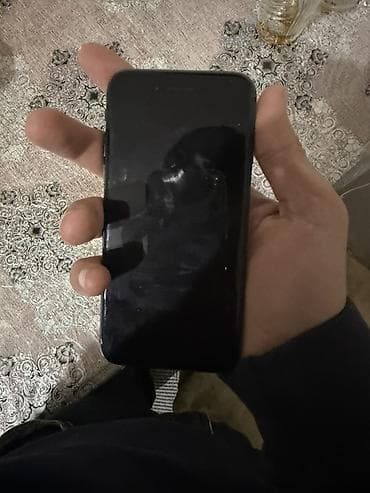 iphone 5 es: IPhone 8, Qara, Barmaq izi — 2