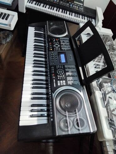 кара погрузчик: Yeni başlayanlar üçün piano və ya sintezator kursu üçün Həvəskarlar — 4