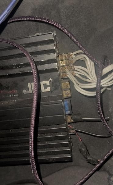 atapleniya sistemi: JEC avtomobil gücləndiricisi Qeyd: Jec 1200W Uslitel 4 Kanal + — 3