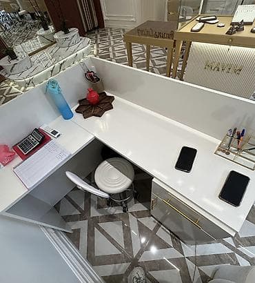 gamer masasi: Təcili satıldığı üçün-150 AZN Çox az işlənib. Resepsiyon stolu – — 5