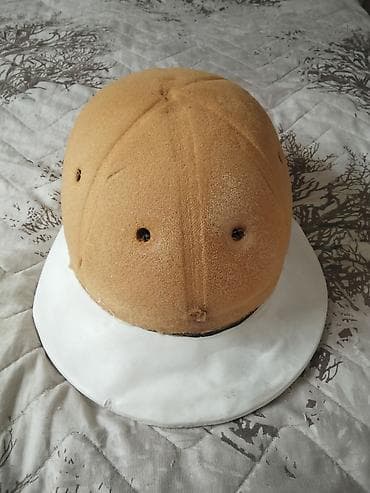 Шлемы: At minmek üçün kaska yaxşı vezyetdedir sadece üzlenmelidir vatçap — 1