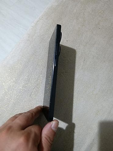 - Məhsul: Qara rəngli smartfon - Dizayn: Düz kənarlı, nazik korpus; lalafo.az -da - Məhsul: Qara rəngli smartfon - Dizayn: Düz kənarlı, nazik korpus;