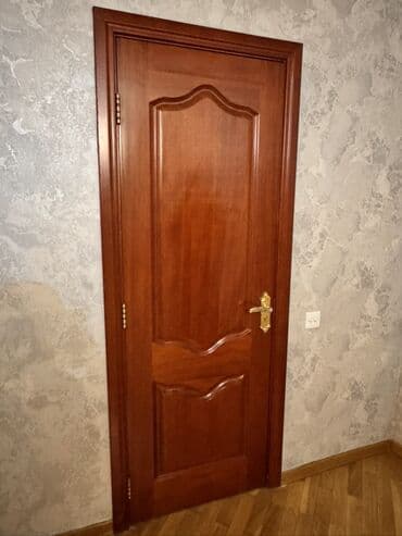 Furnitura və aksessuarlar: Taxta iç otaq qapısı - Material: masif ağac (klassik tünd/qırmızımtıl — 1