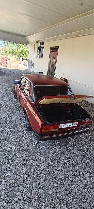 07 satsi: VAZ 2107 sedan - Kuzov: 4 qapılı sedan, al-qırmızı rəng, xrom ön və — 3