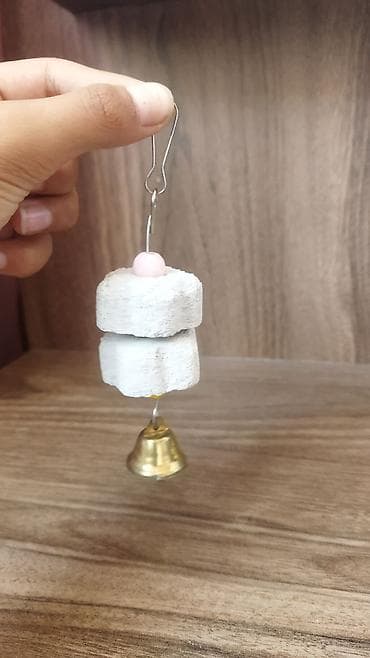 toy sacları: Məhsul: Qəfəs üçün asma quş oyuncağı – mineral daşlı və zəngli — 2