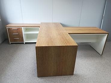 Ofis üçün L formalı iş masası dəsti - Müasir dizayn: Ağ və ağac