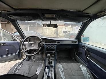 mercedes e 240: Mercedes-Benz 190 (W201): 2 l | 1992 il Sedan — 4