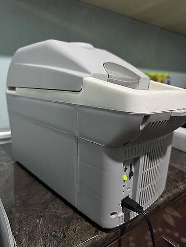 soyudcu: Avtomobil üçün portativ soyuducu/isitməli mini soyuducu - 12V — 2