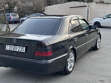 Mercedes-Benz C-Class: 1.8 l | 1996 il Sedan — 6