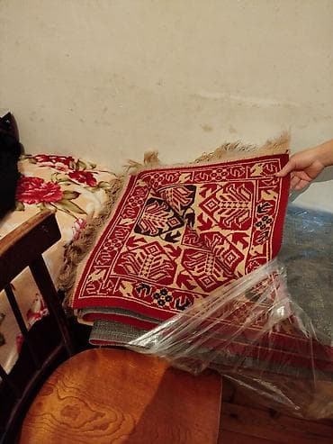 çiçi xalçası: Xalça – qırmızı fonlu, klassik Şərq ornamentli - Naxış: mərkəzdə — 2