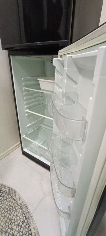 soyuducu evden satiw: Qara rəngdə ikiqapılı soyuducu, işləkdir - Məhsul növü: Soyuducu - — 1