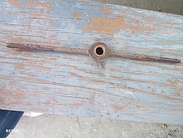 Metaldan hazırlanmış boru ucu yivkəsən kalıb tutacağı (saplı klupp — 1