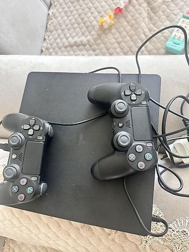 игровая консоль: Ps4 2 pultu və içində oyunları var — 3