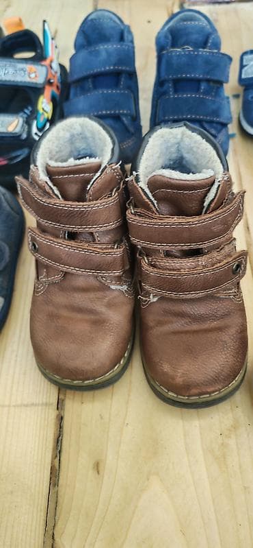 Alt paltar, corablar: Uşaq ayaqqabıları dəsti Hər biri brend ayaqqabılardır. Orginal — 9