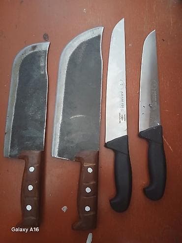 4 ədəd mətbəx bıçağı dəsti. Dəstə 2 ədəd iri doğrama bıçağı və 2 ədəd