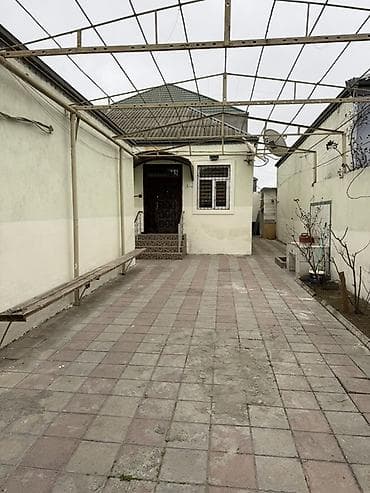 qazaxda ev: Şəhər daxili dar küçədə yerləşən həyət evi. Xüsusiyyətlər: - — 4