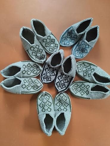 ket ayaqqabilar: Əl işi toxunma ev terlikləri - Material: yumşaq akril/ipun qarışığı — 1