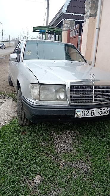 Mercedes-Benz W124: 2.5 l | 1992 il Sedan