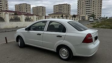 kia cerato 2008: Chevrolet Aveo: 1.4 l | 2011 il 215489 km Sedan — 4