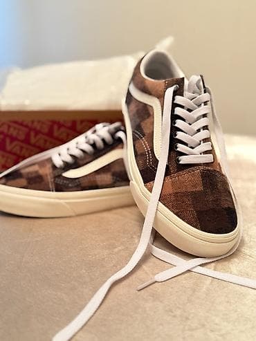 brend ayaqqabi: Məhsul: Vans Old Skool – Sweater Check .
40 Ölçü ama 41 də olur polnu — 1