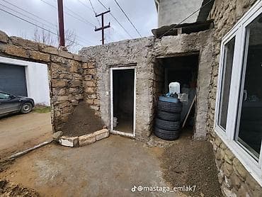 Дома: 3 otaqlı həyət evi - Daş hasarlı kiçik həyət: giriş qapısı, açıq — 2