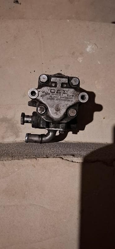 Mühərrik yağı nasosu – metal korpuslu, vintlərlə bərkidilən model