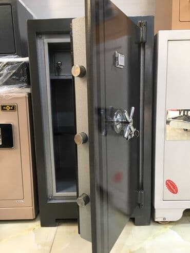 pul yığmaq üçün kassa: Hundurluk 90 Eni 50 Derinlik 40 Seyf acar ile isleyir Oda davamlidir — 3