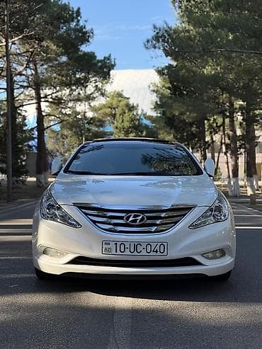 Hyundai Sonata: 2.4 l | 2010 il Sedan