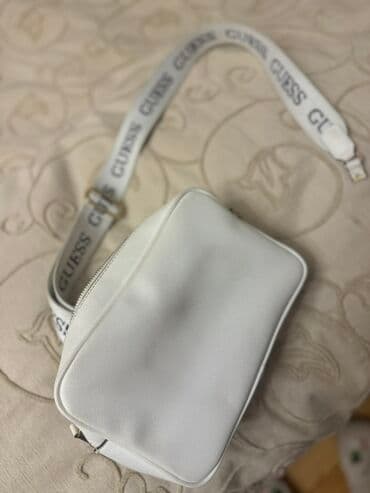 seleme pul verilir 2021: Çiyin çantası, Guess — 2