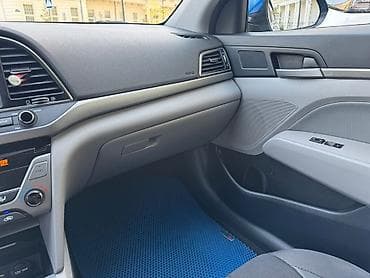 hunday i20: Hyundai Elantra – mavi sedanın zərif dizaynı və praktiki — 4